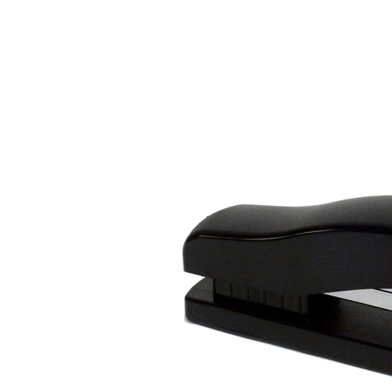 Engrapadora De Escritorio Compacta Media Tira Negra Deluxe