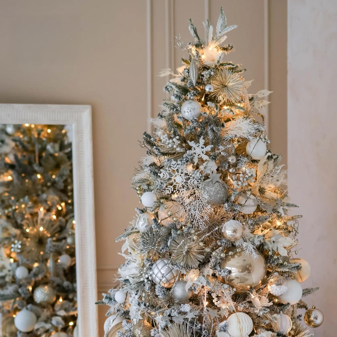 Pino de Navidad Nevado 2.10 m con 1000 Ramas Decoración